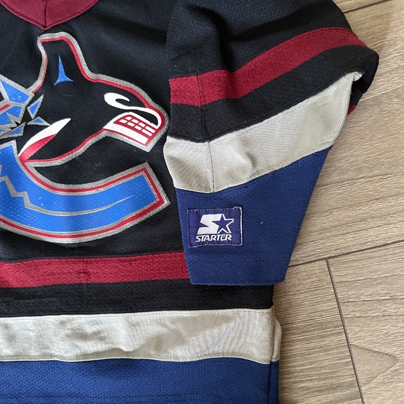 Vintage 90’s Starter NHL Vancouver Canucks Hockey Jersey Youth Medium - Picture 12 of 13